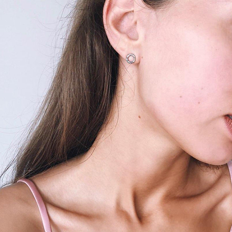 Rylee circle stud earrings