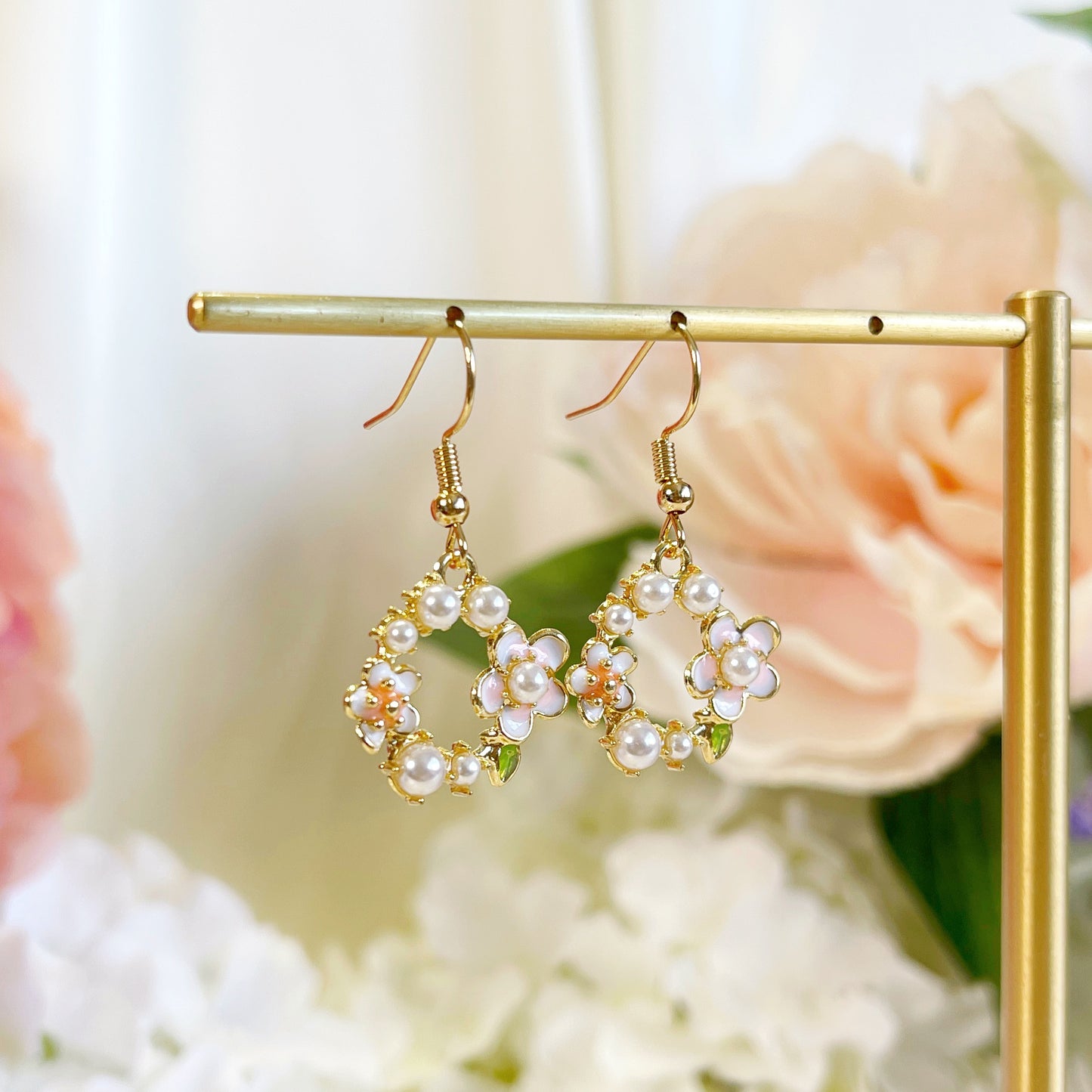 E239 flower wreath earrings, flower dangle earrings