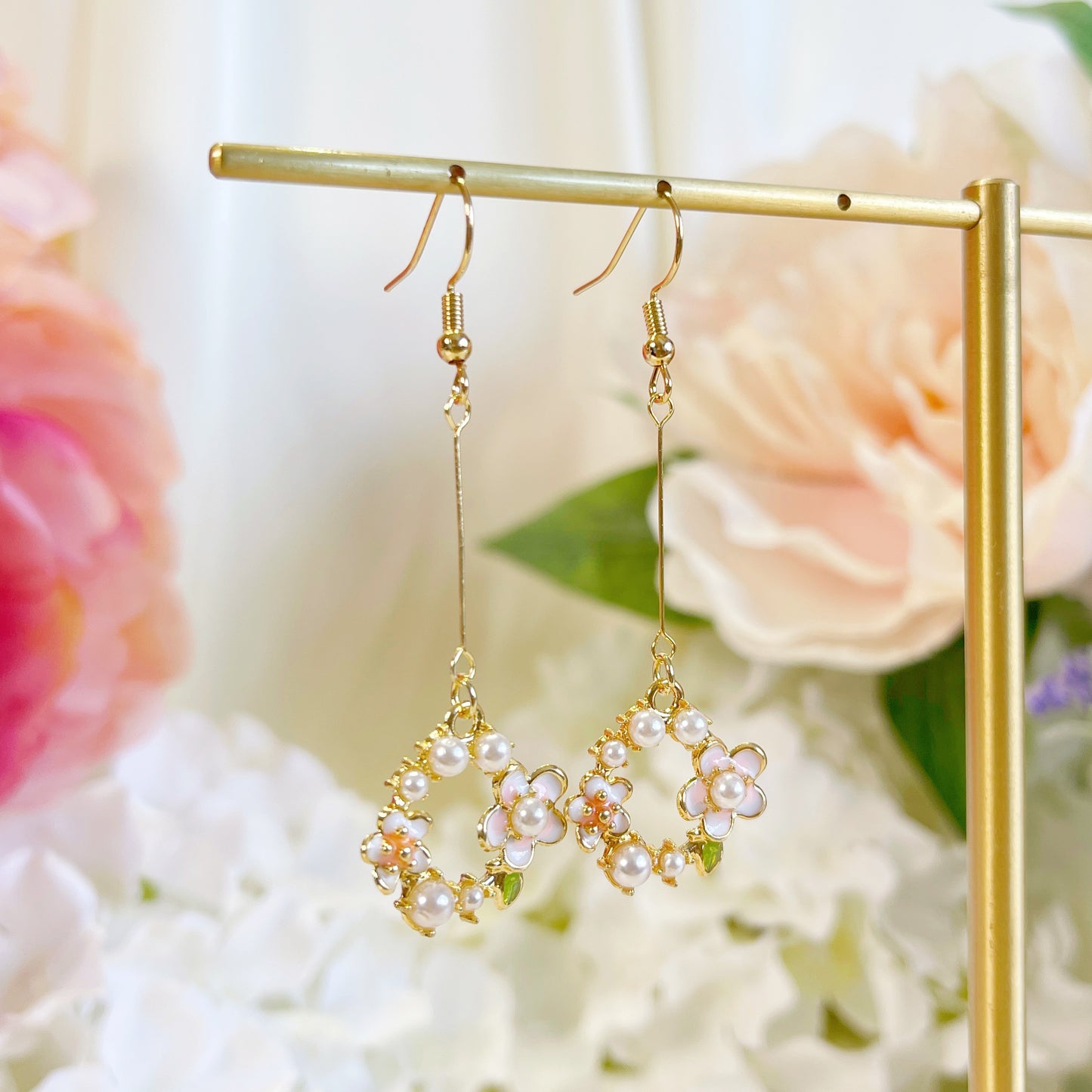E239 flower wreath earrings, flower dangle earrings