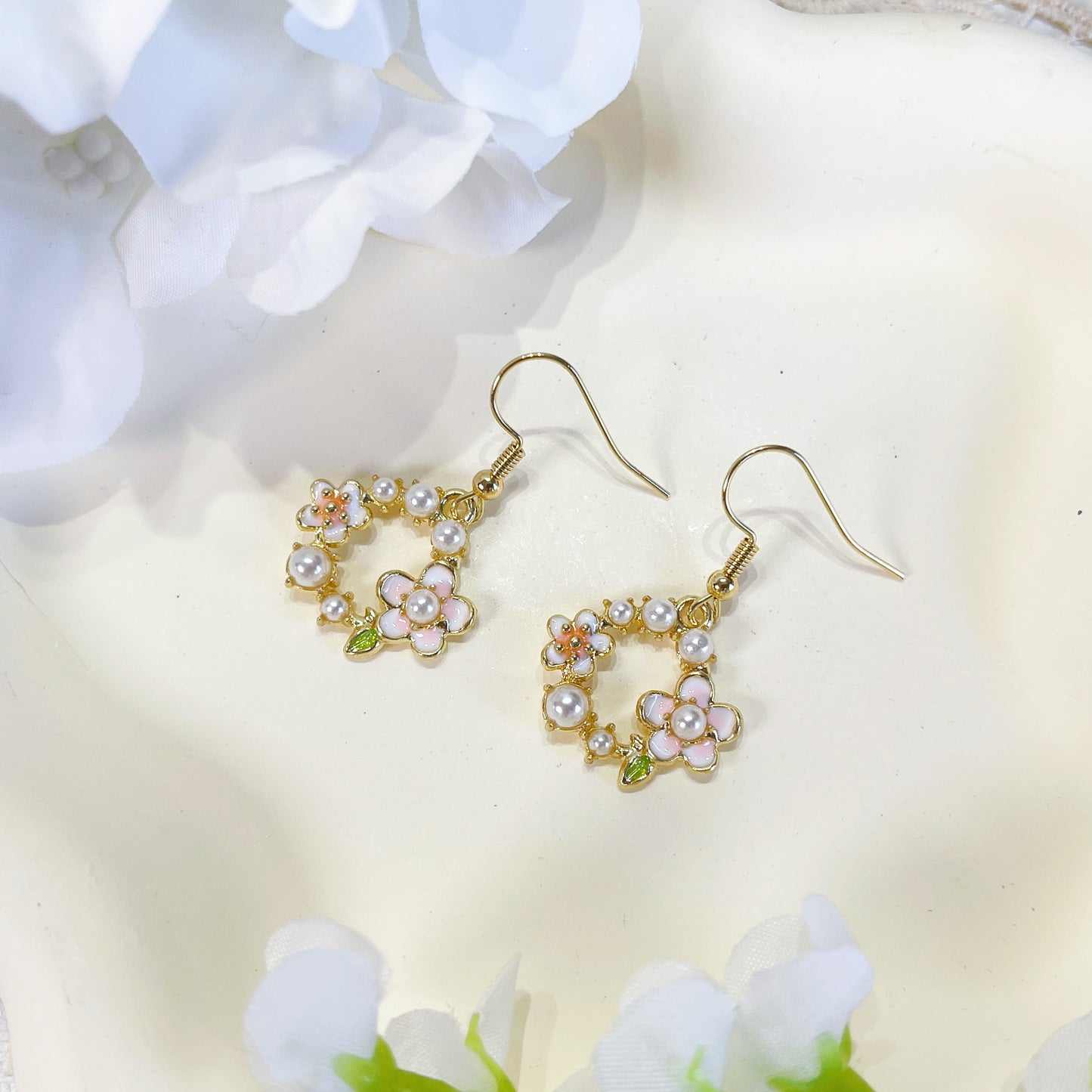 E239 flower wreath earrings, flower dangle earrings