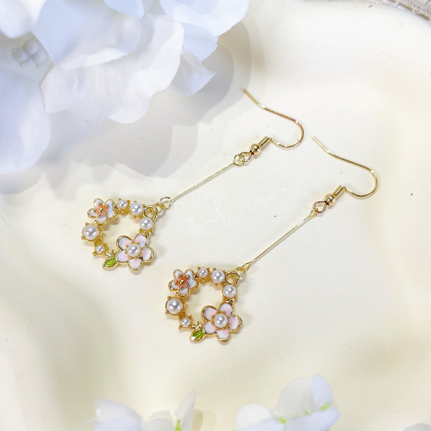E239 flower wreath earrings, flower dangle earrings