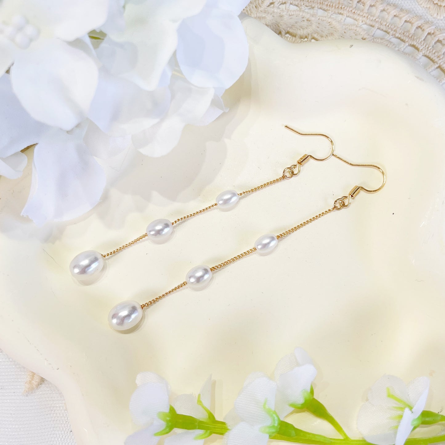 E242 pearl dangle earrings, pearl earrings, long earrings