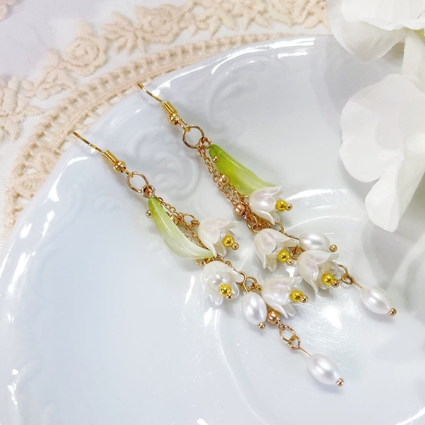 E240 lily flower earrings, flower dangle earrings, bridal