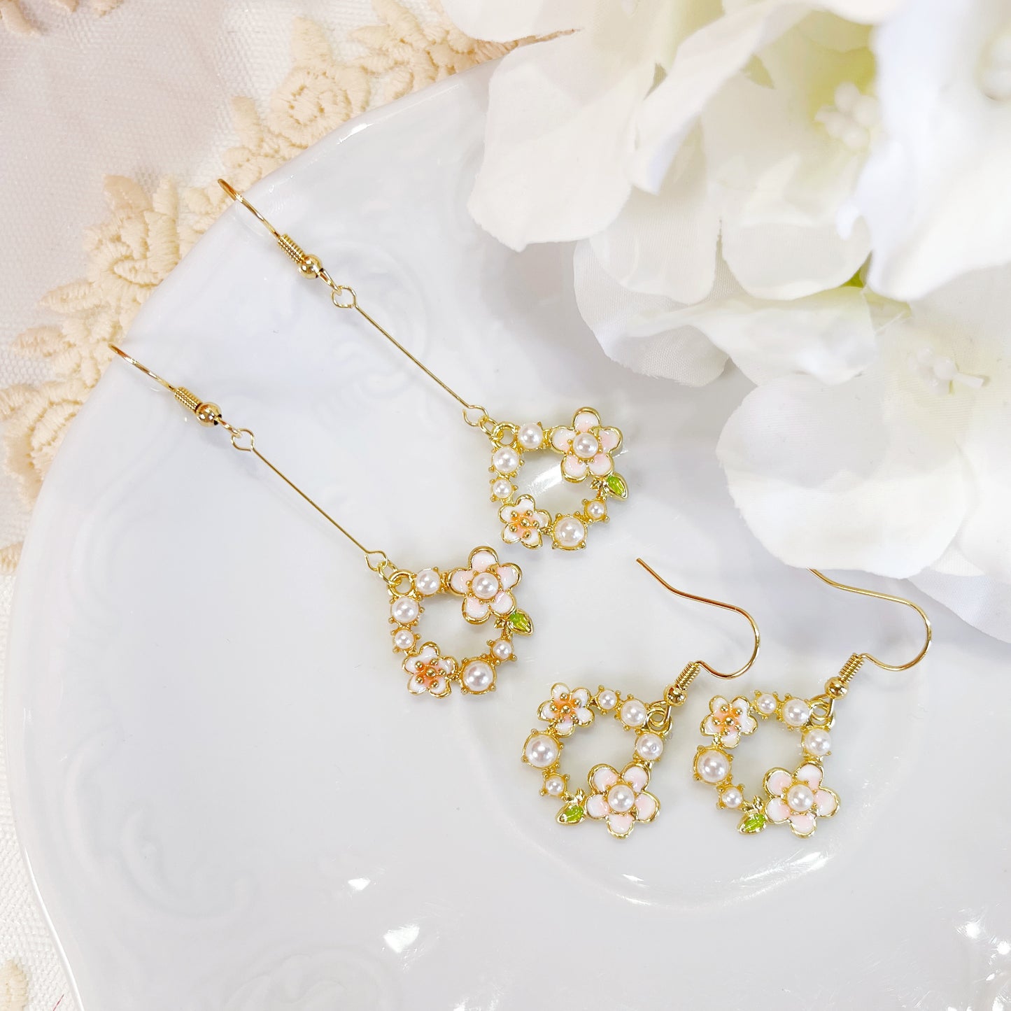 E239 flower wreath earrings, flower dangle earrings