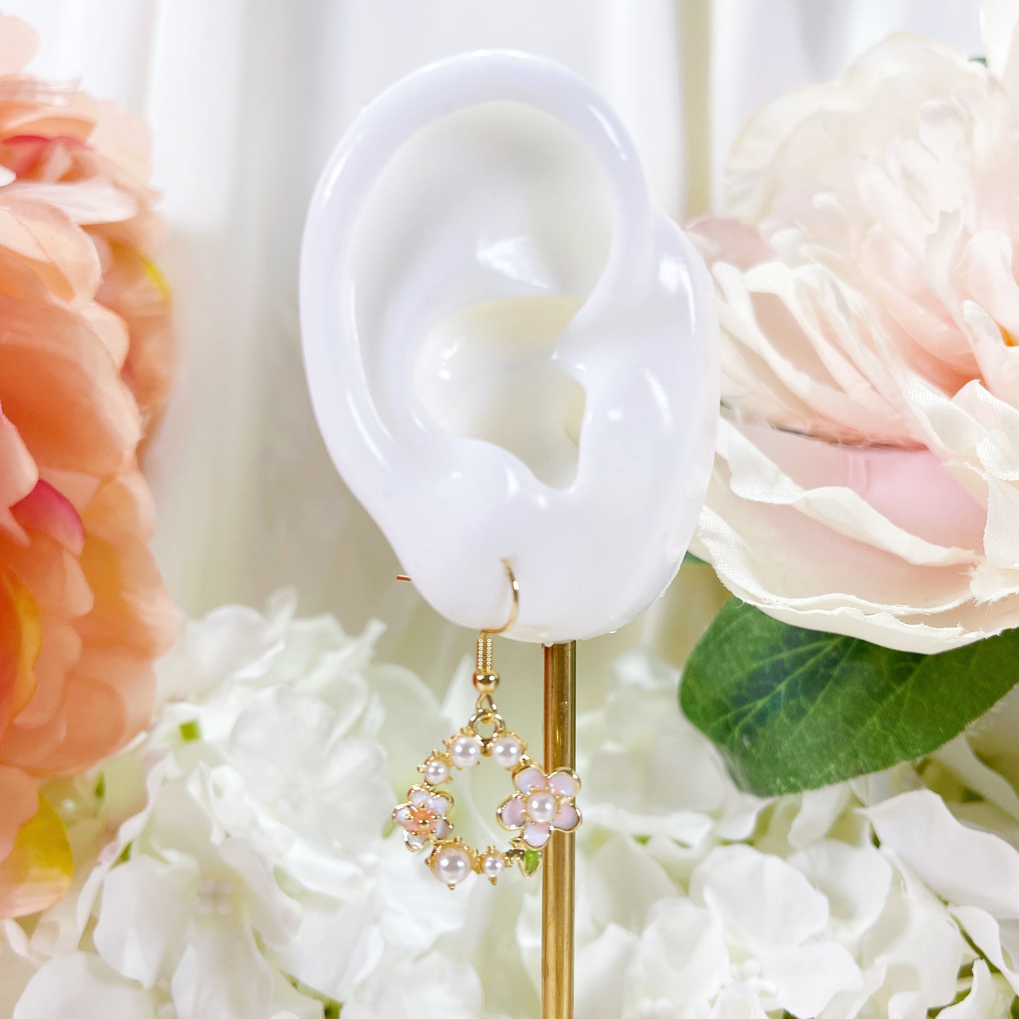 E239 flower wreath earrings, flower dangle earrings