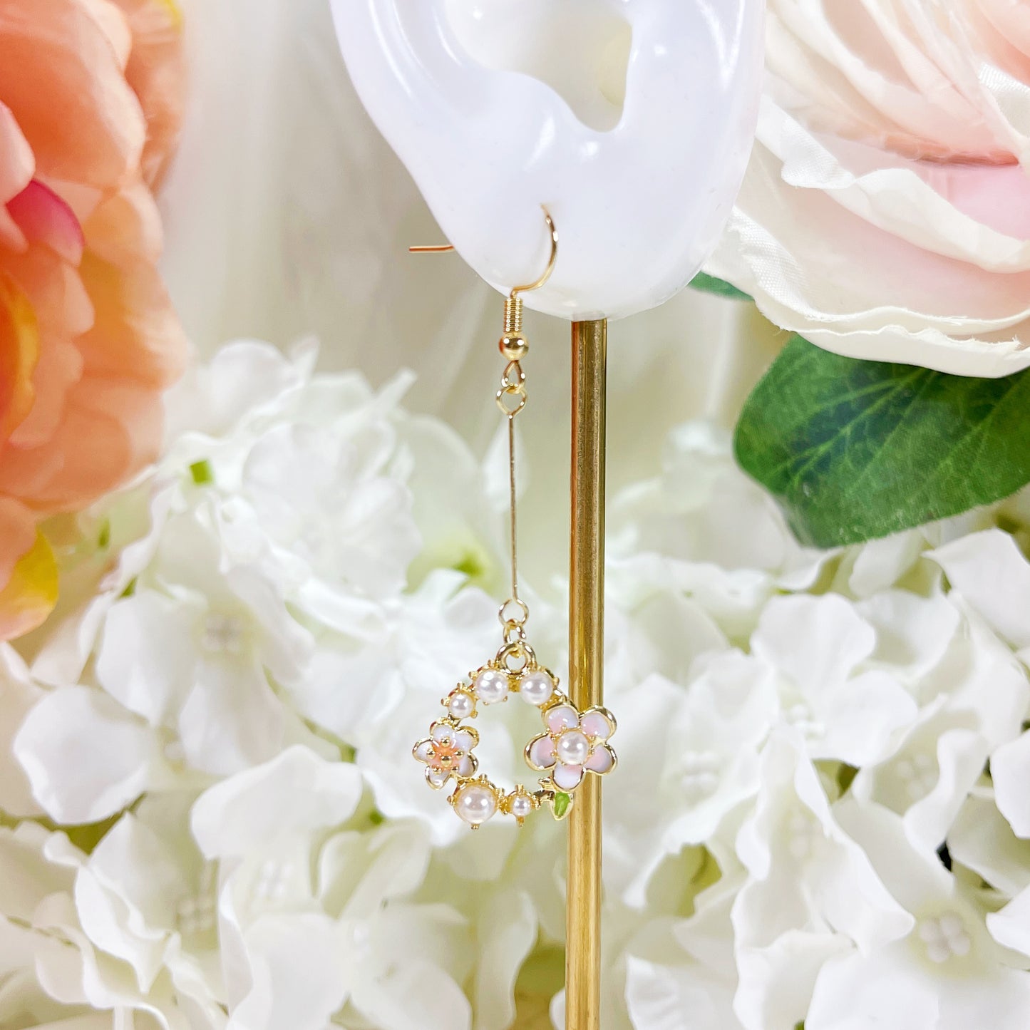 E239 flower wreath earrings, flower dangle earrings