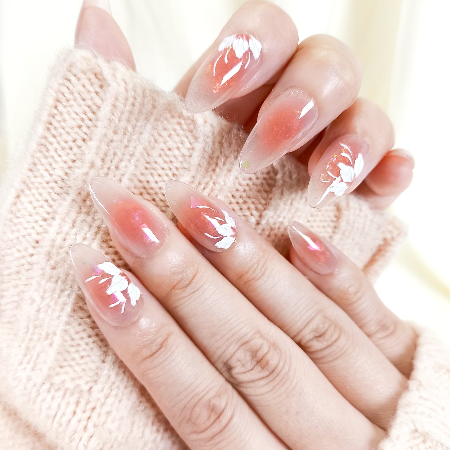 PO127 white flower blush aura almond press on nails