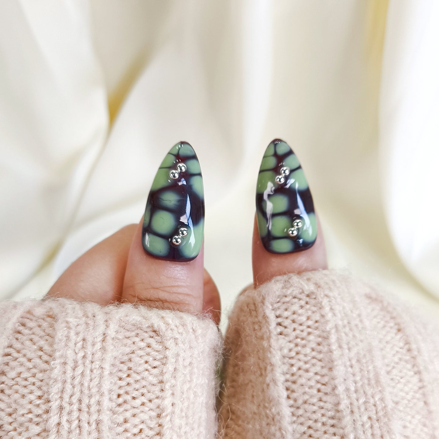 PO118 brown & green abstract press on nails
