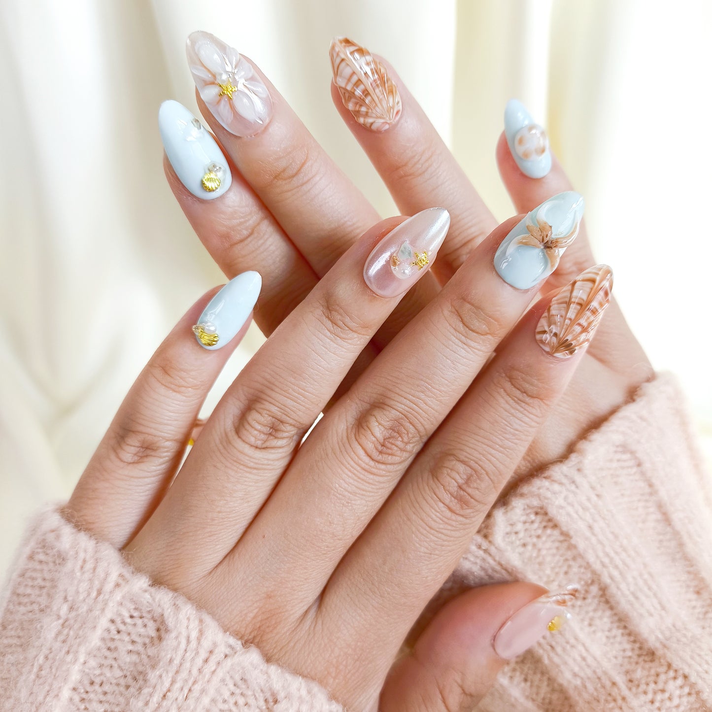 Blue 3D seashell short almond press on nails