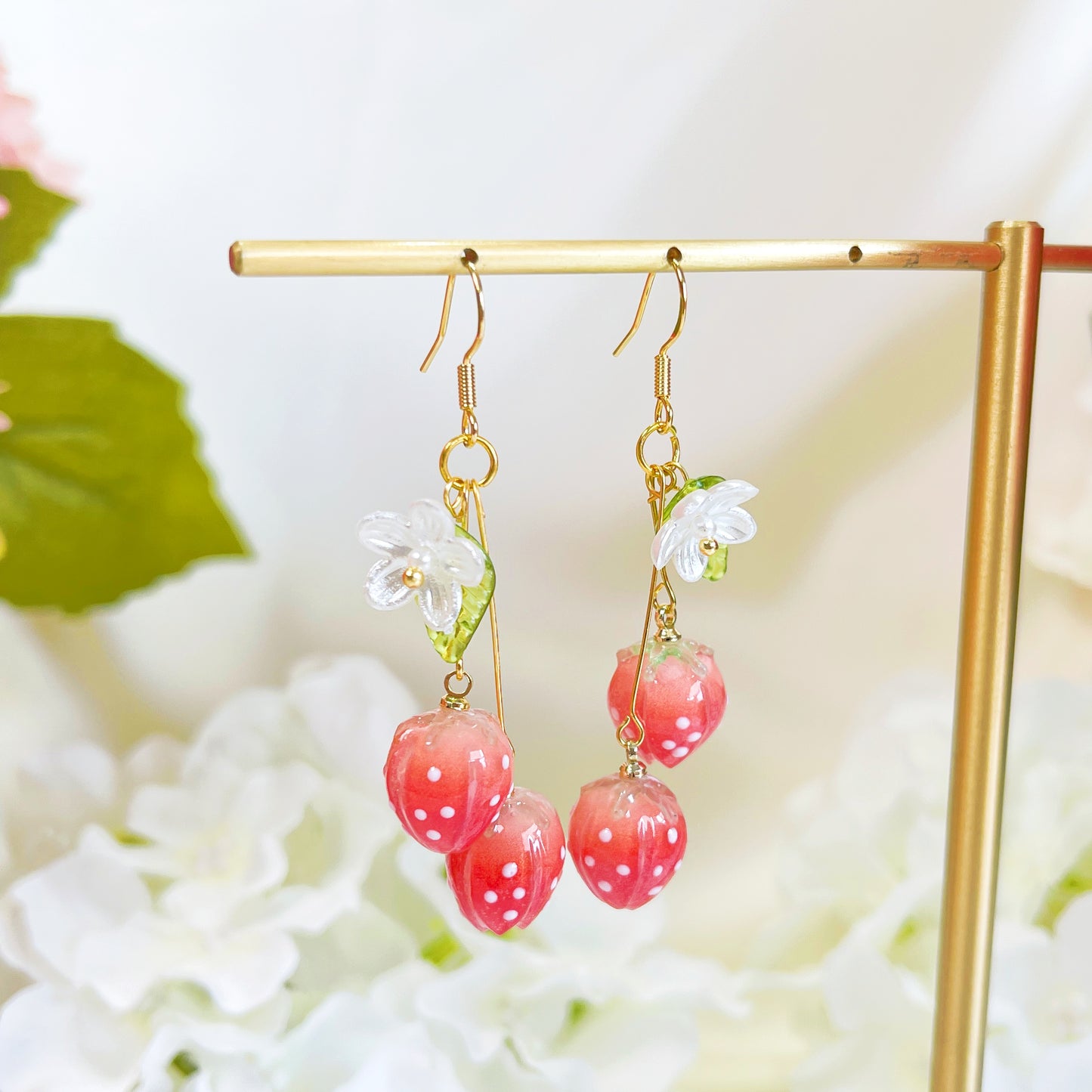 E193 red strawberry daisy flower dangle earrings