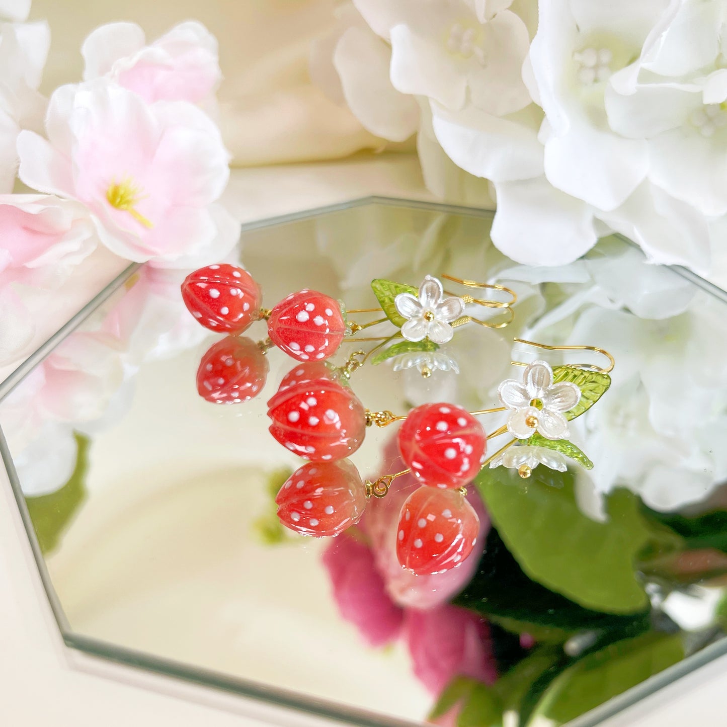 E193 red strawberry daisy flower dangle earrings