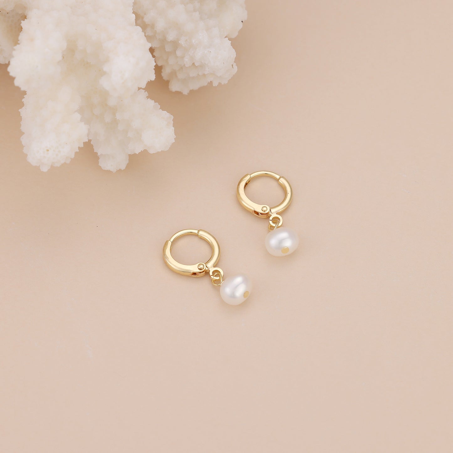 E185 freshwater pearl hoop drop huggie earrings