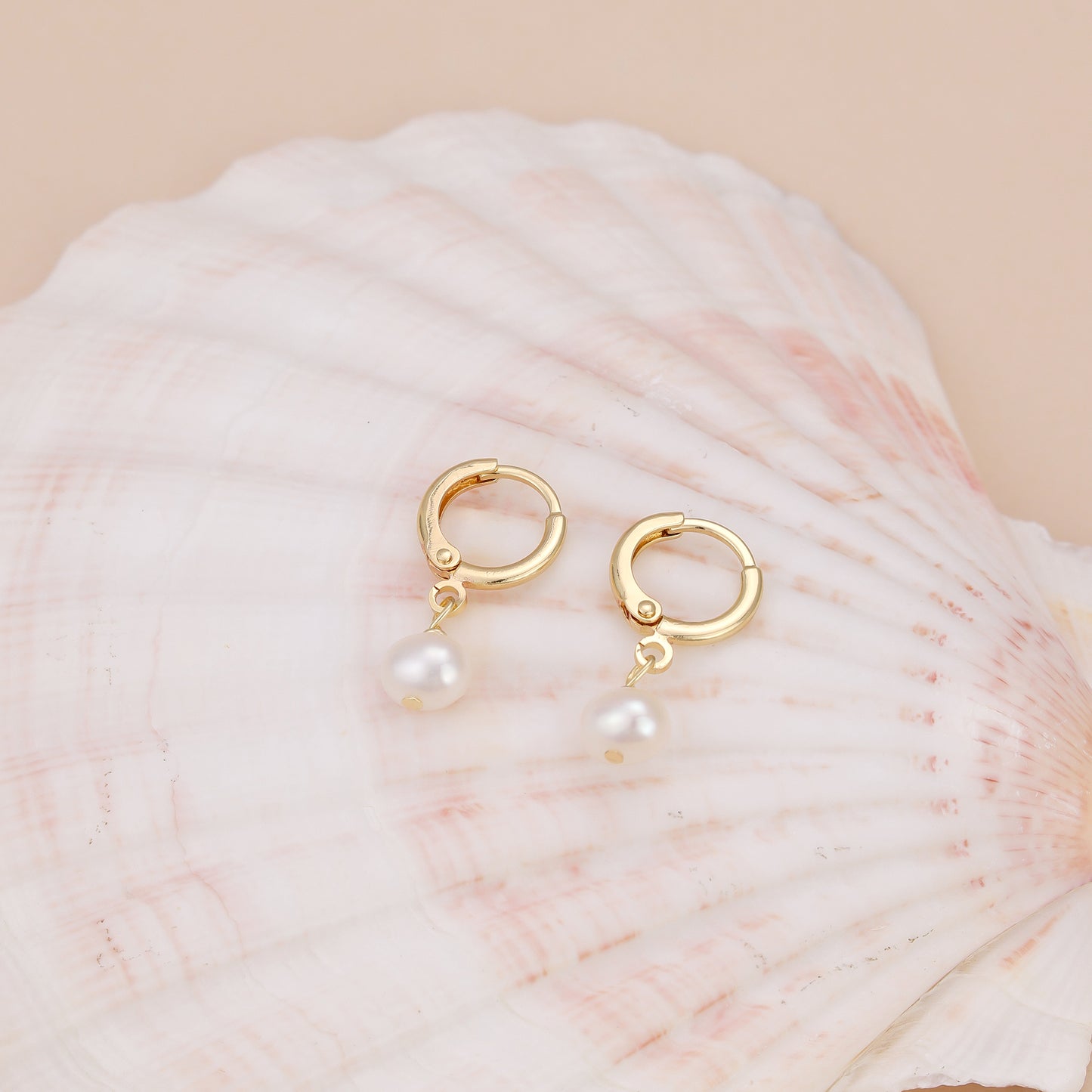 E185 freshwater pearl hoop drop huggie earrings
