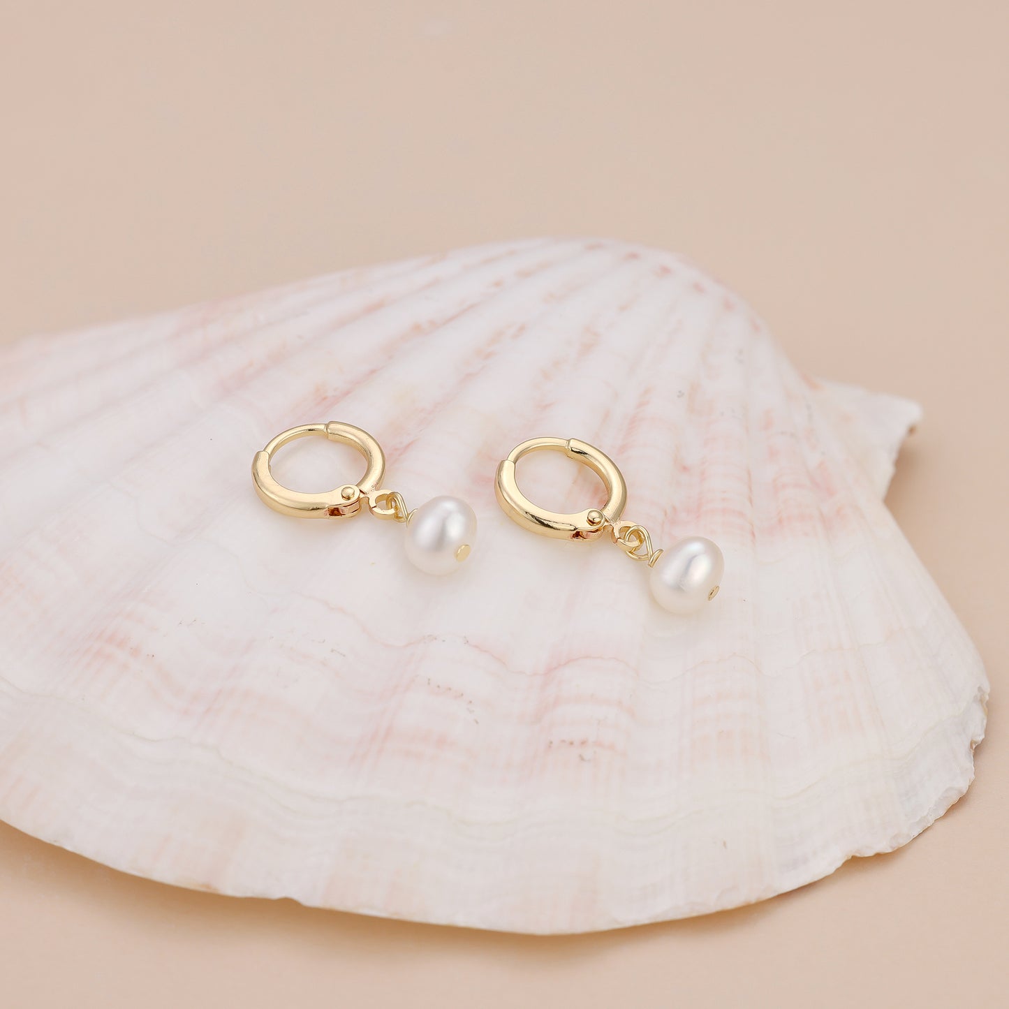 E185 freshwater pearl hoop drop huggie earrings
