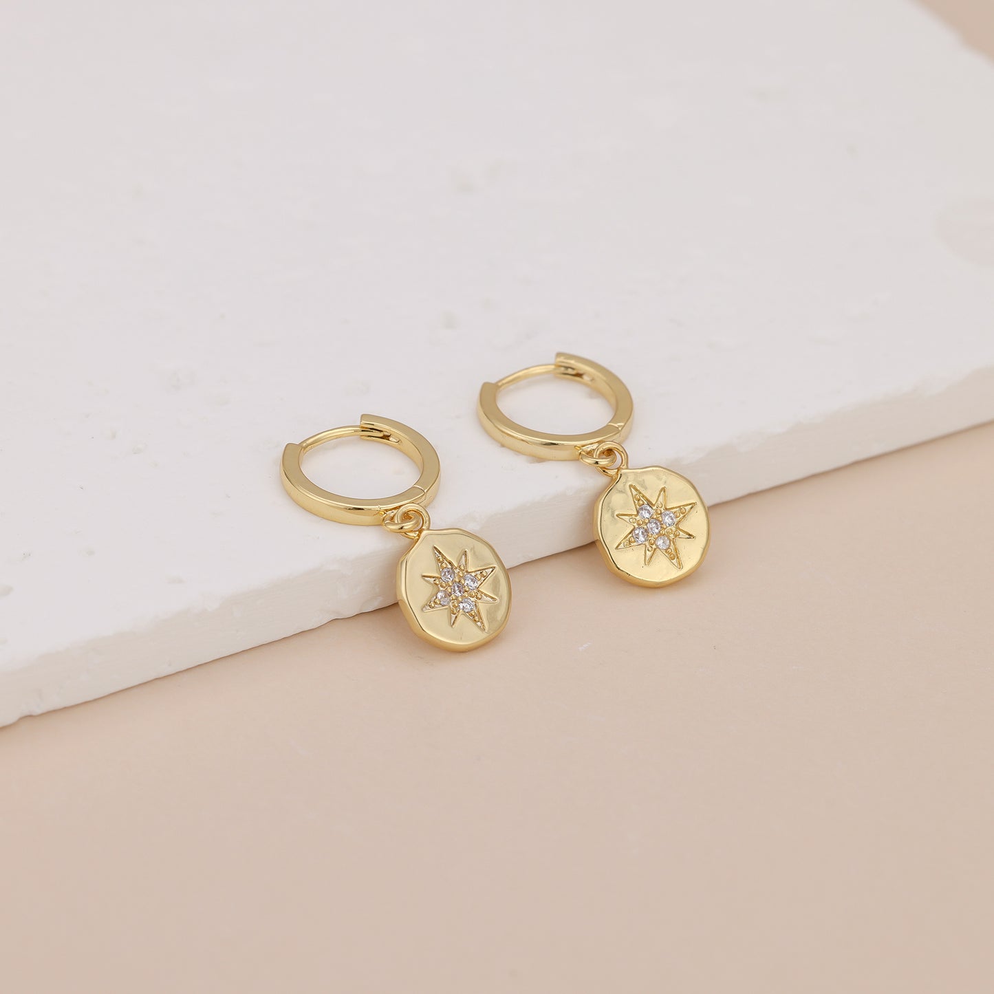 E056 gold starburst dangle earrings