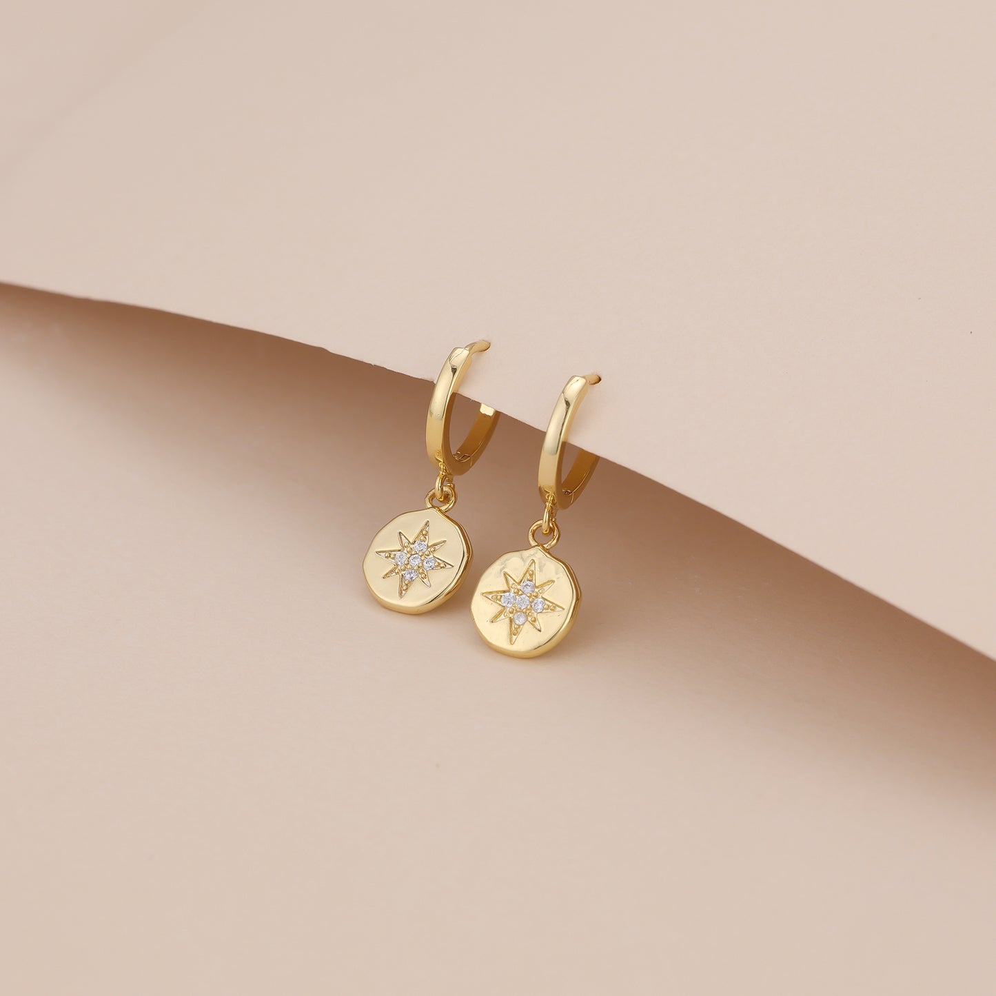 E056 gold starburst dangle earrings
