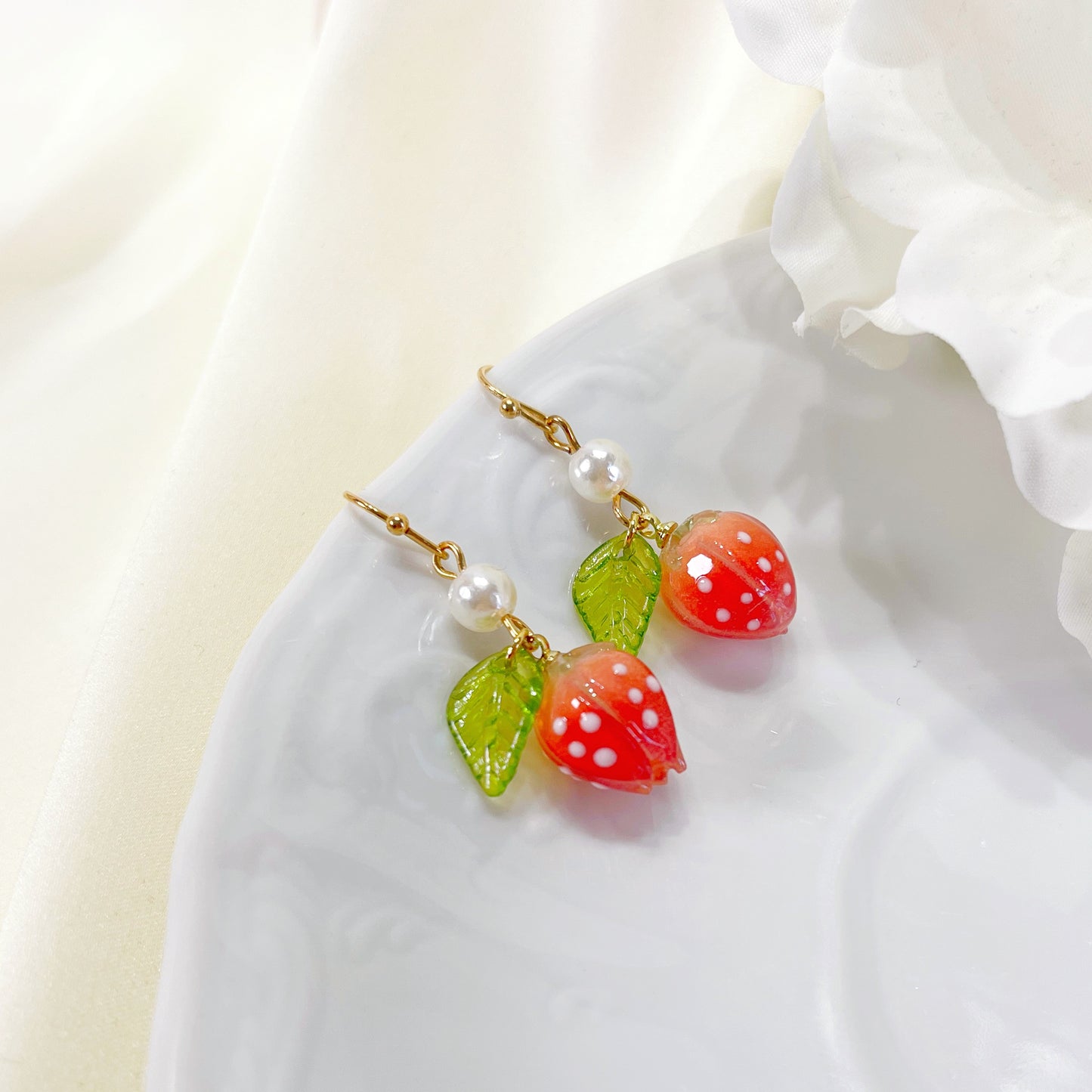 E225 strawberry earrings, fruit earrings, cute earrings