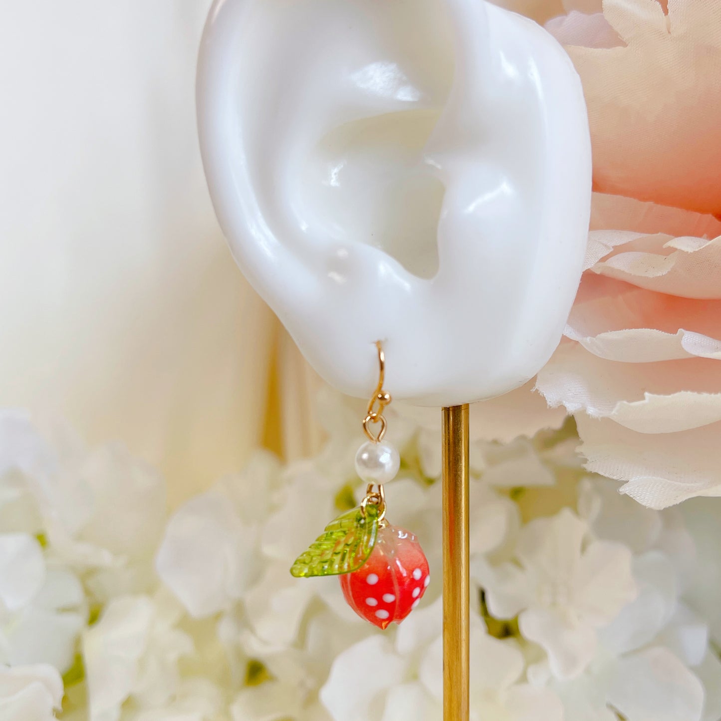 E225 strawberry earrings, fruit earrings, cute earrings