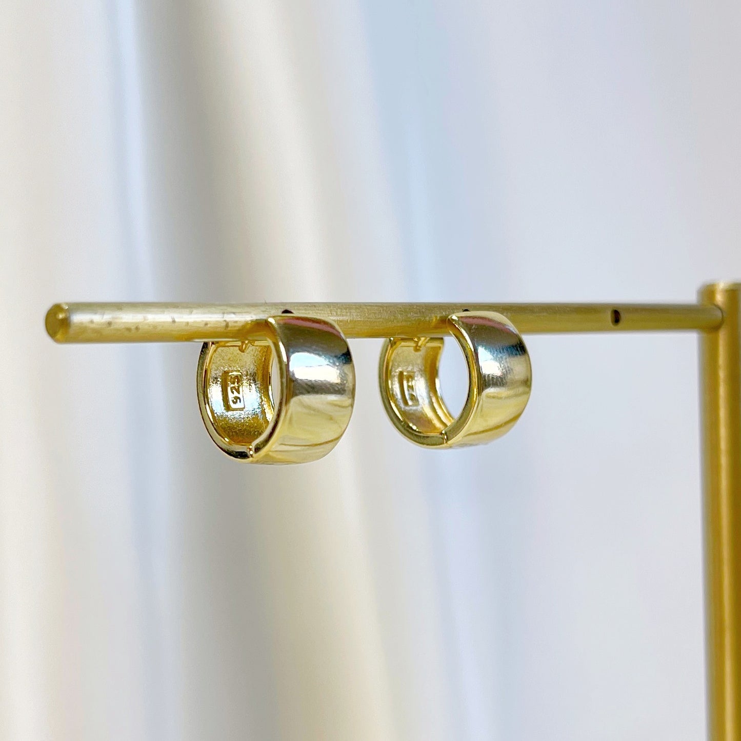 E233 wide huggie hoops, gold wide huggie, gold hoops