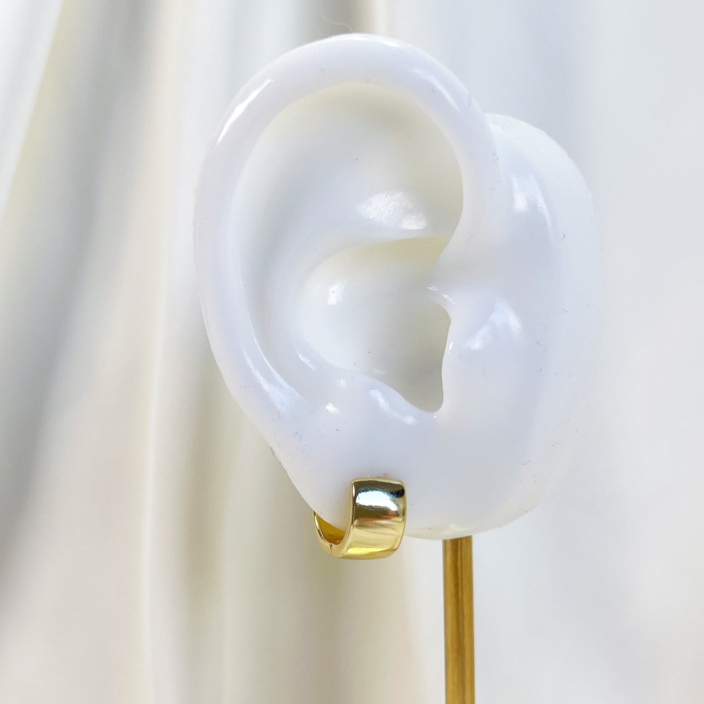 E233 wide huggie hoops, gold wide huggie, gold hoops