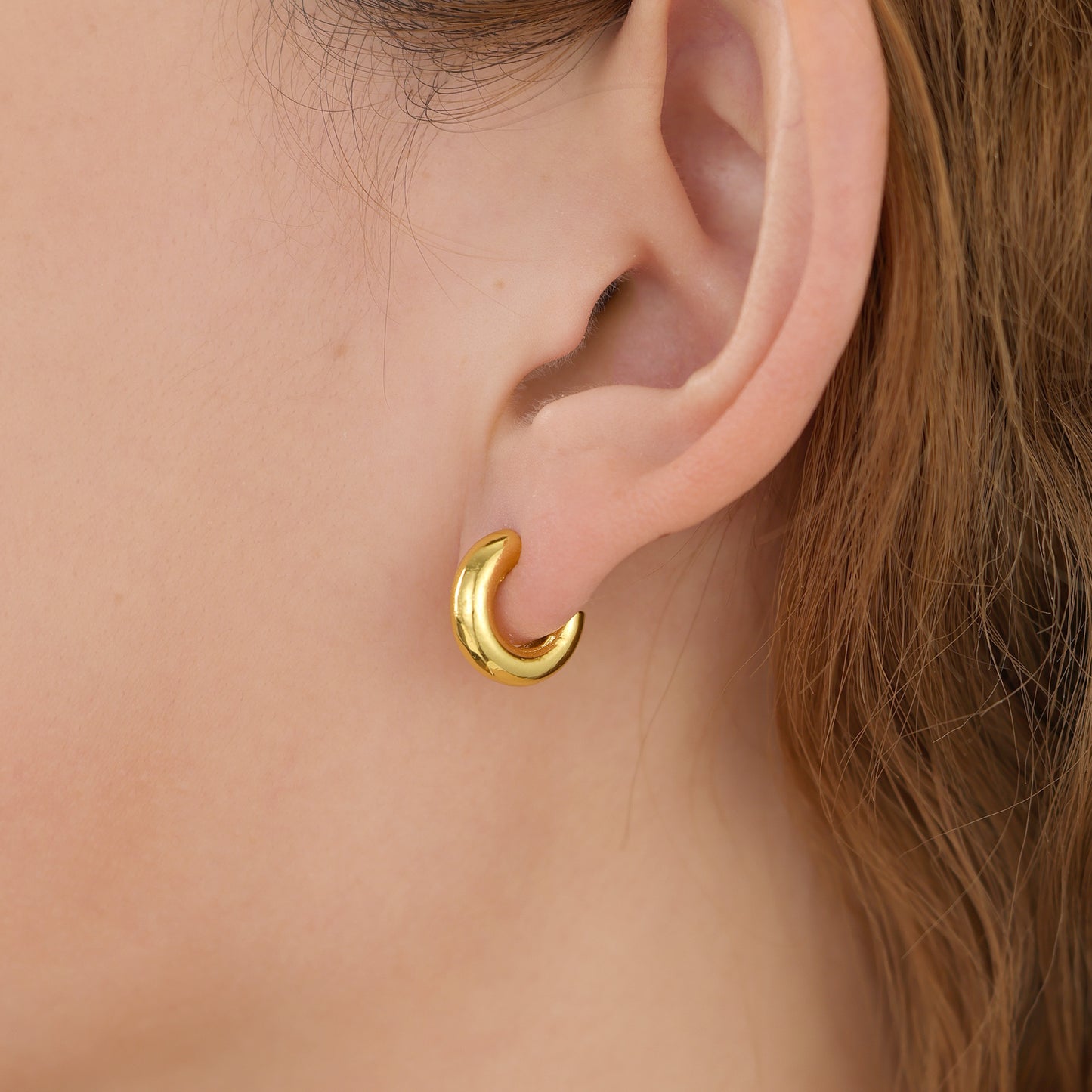 E063 minimalist dainty open huggie earrings