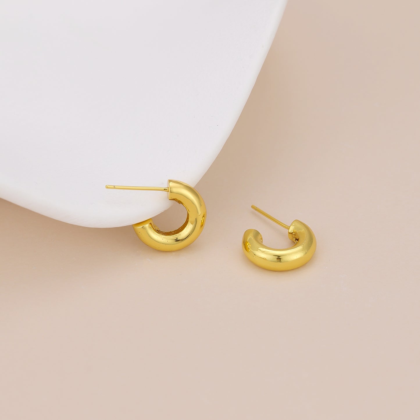 E063 minimalist dainty open huggie earrings