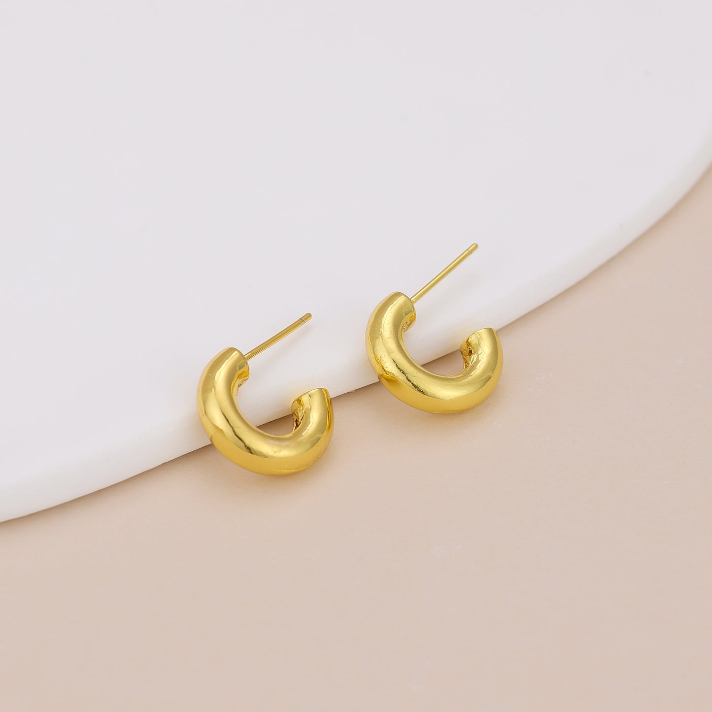 E063 minimalist dainty open huggie earrings
