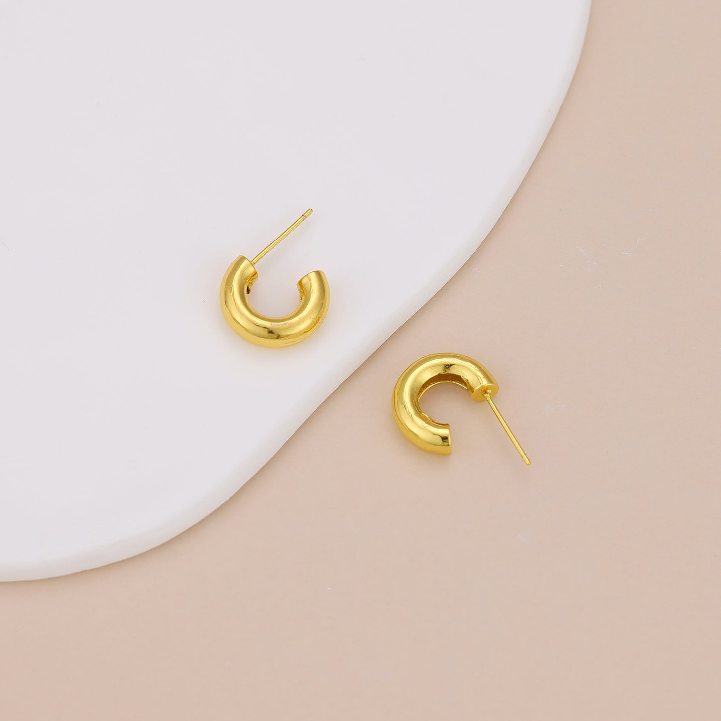 E063 minimalist dainty open huggie earrings