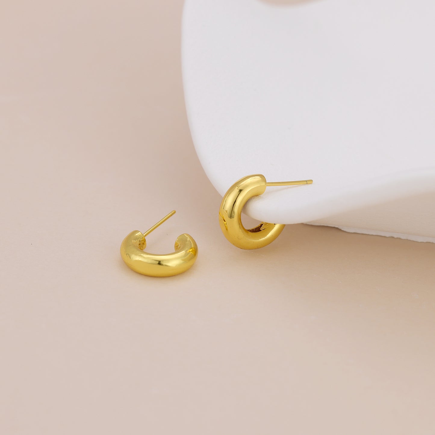 E063 minimalist dainty open huggie earrings