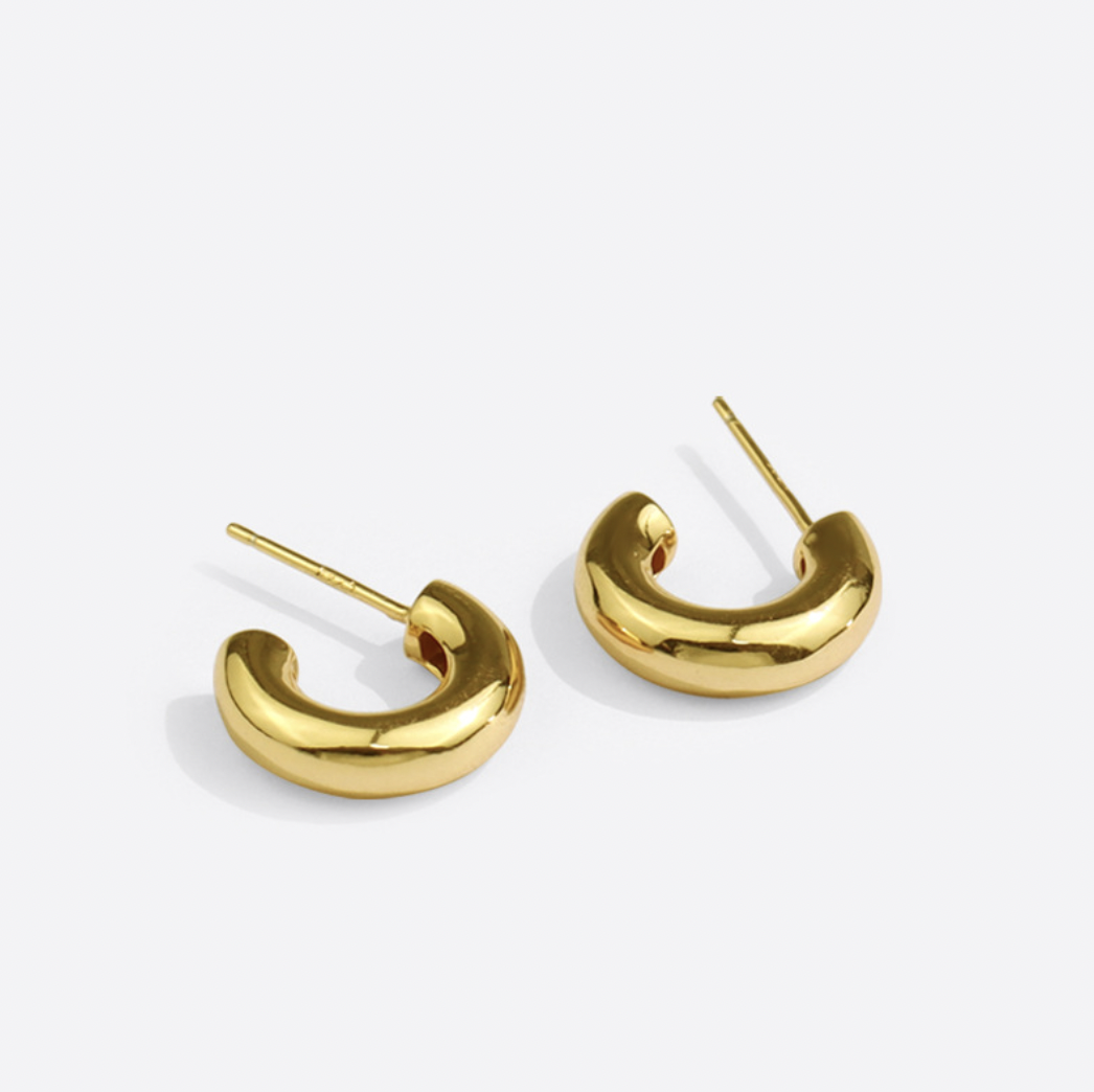 E063 minimalist dainty open huggie earrings