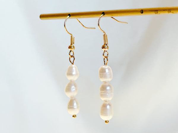 E160 fresh water pearl dangle earrings
