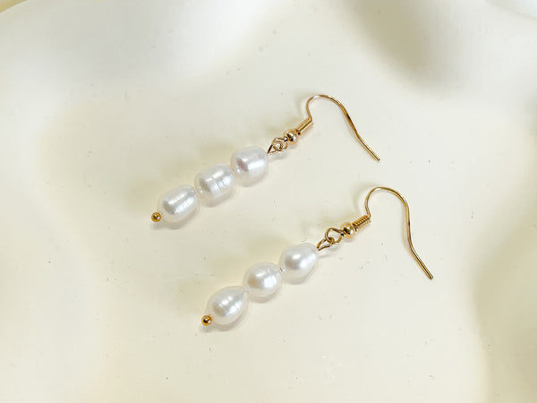 E160 fresh water pearl dangle earrings
