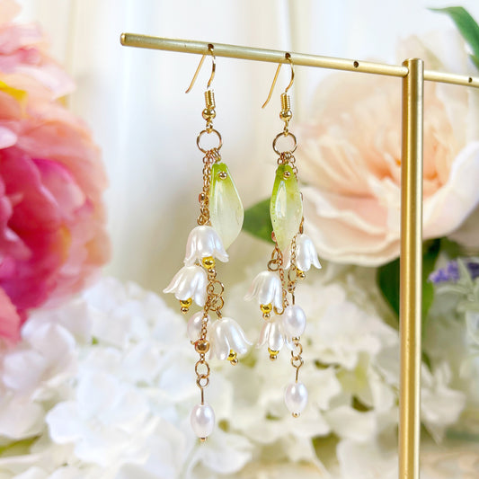 E240 lily flower earrings, flower dangle earrings, bridal