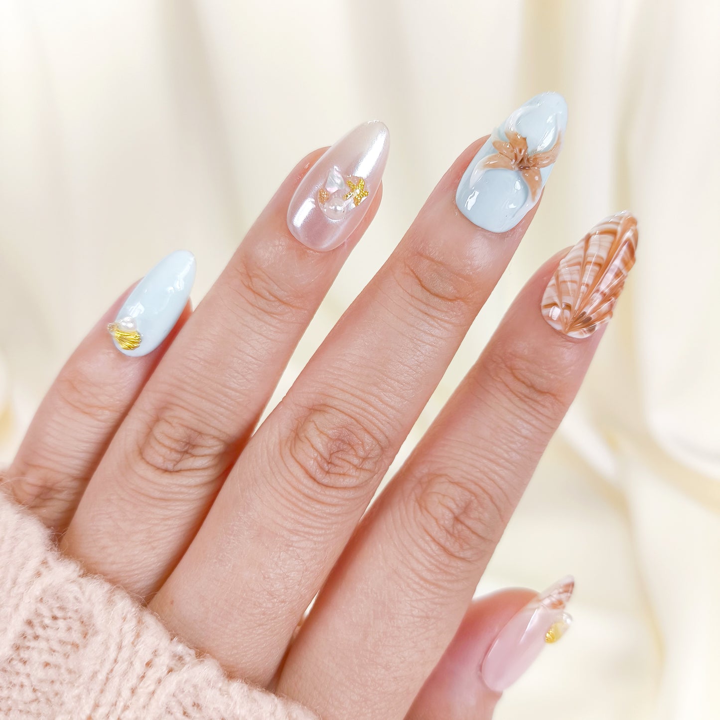 Blue 3D seashell short almond press on nails