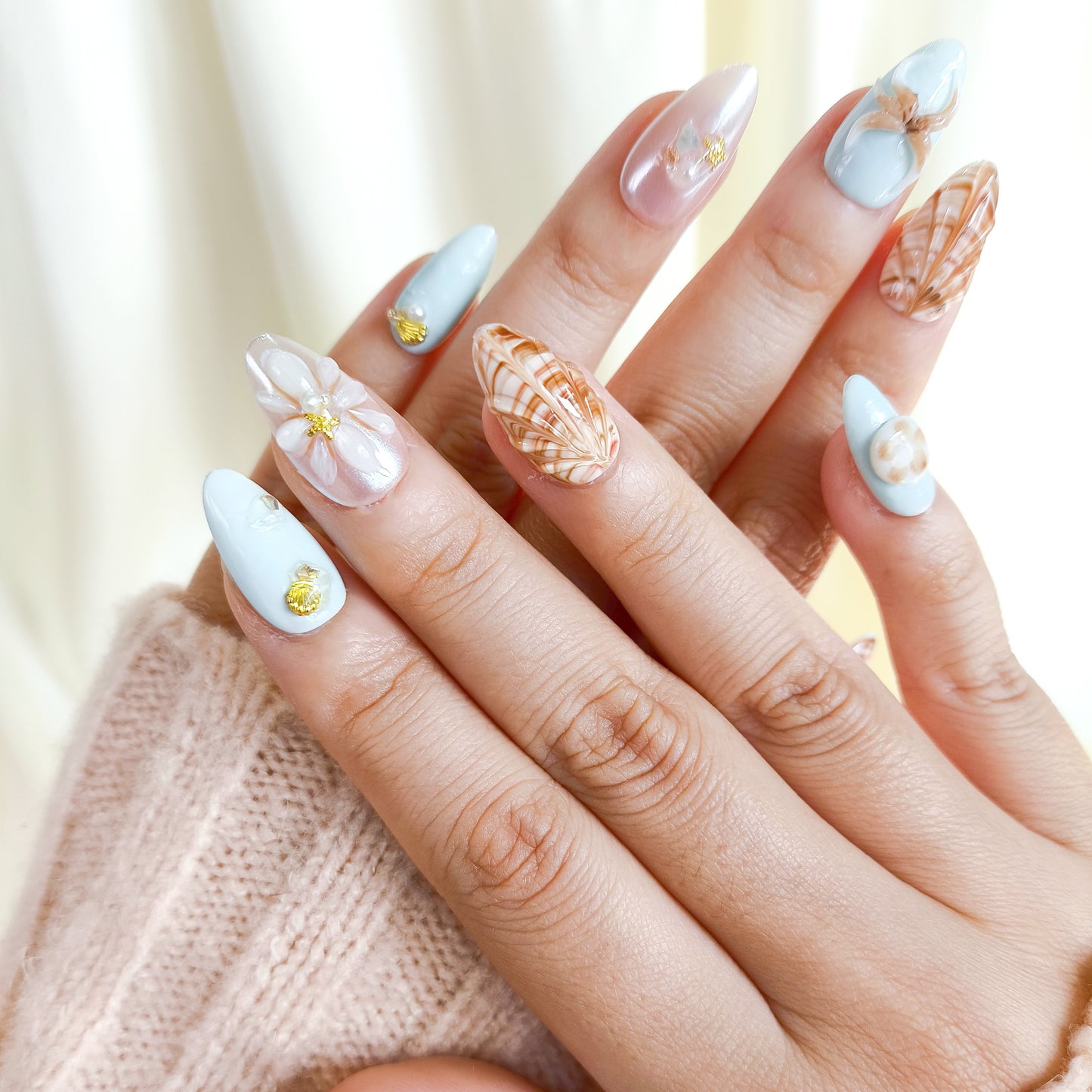 Blue 3D seashell short almond press on nails