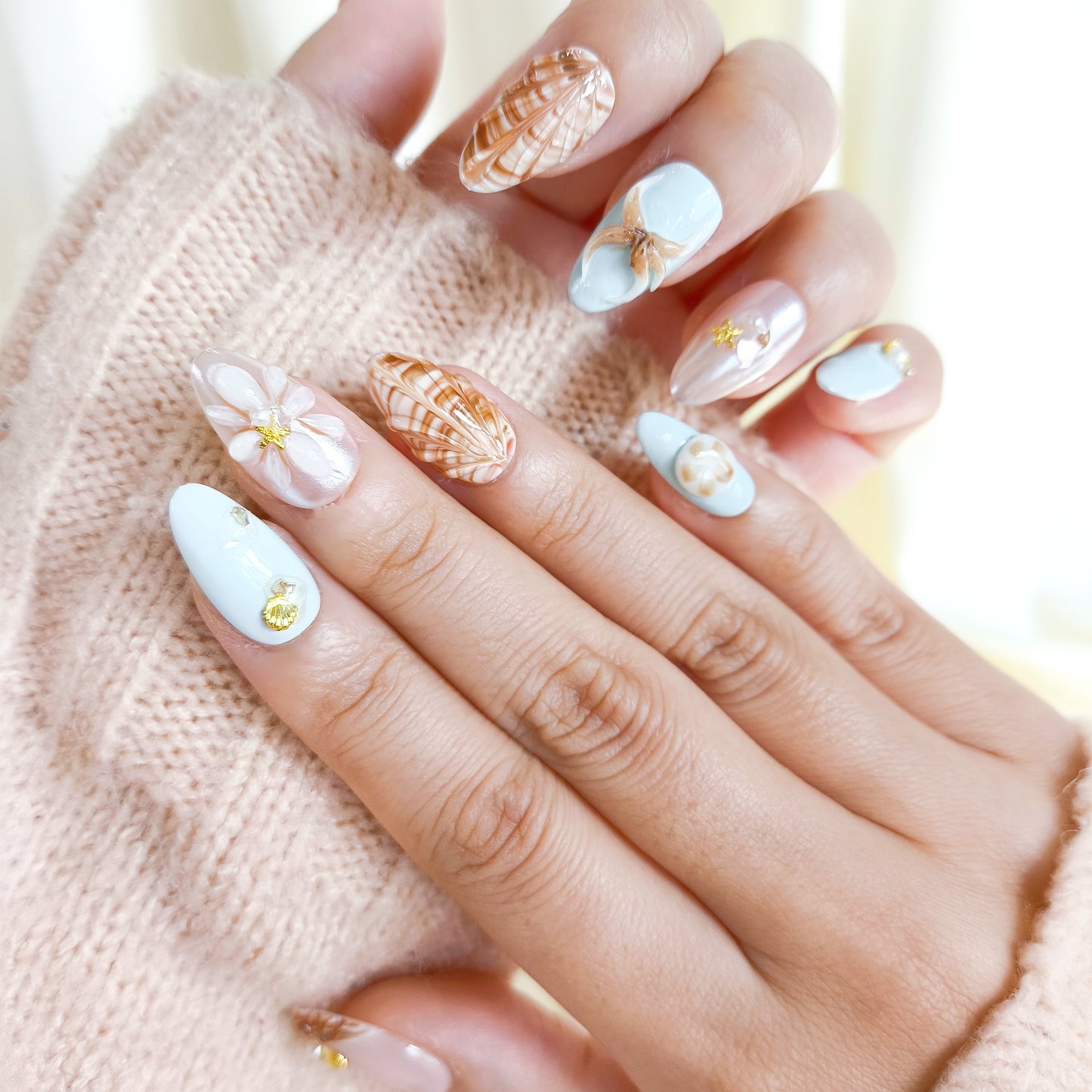 Blue 3D seashell short almond press on nails