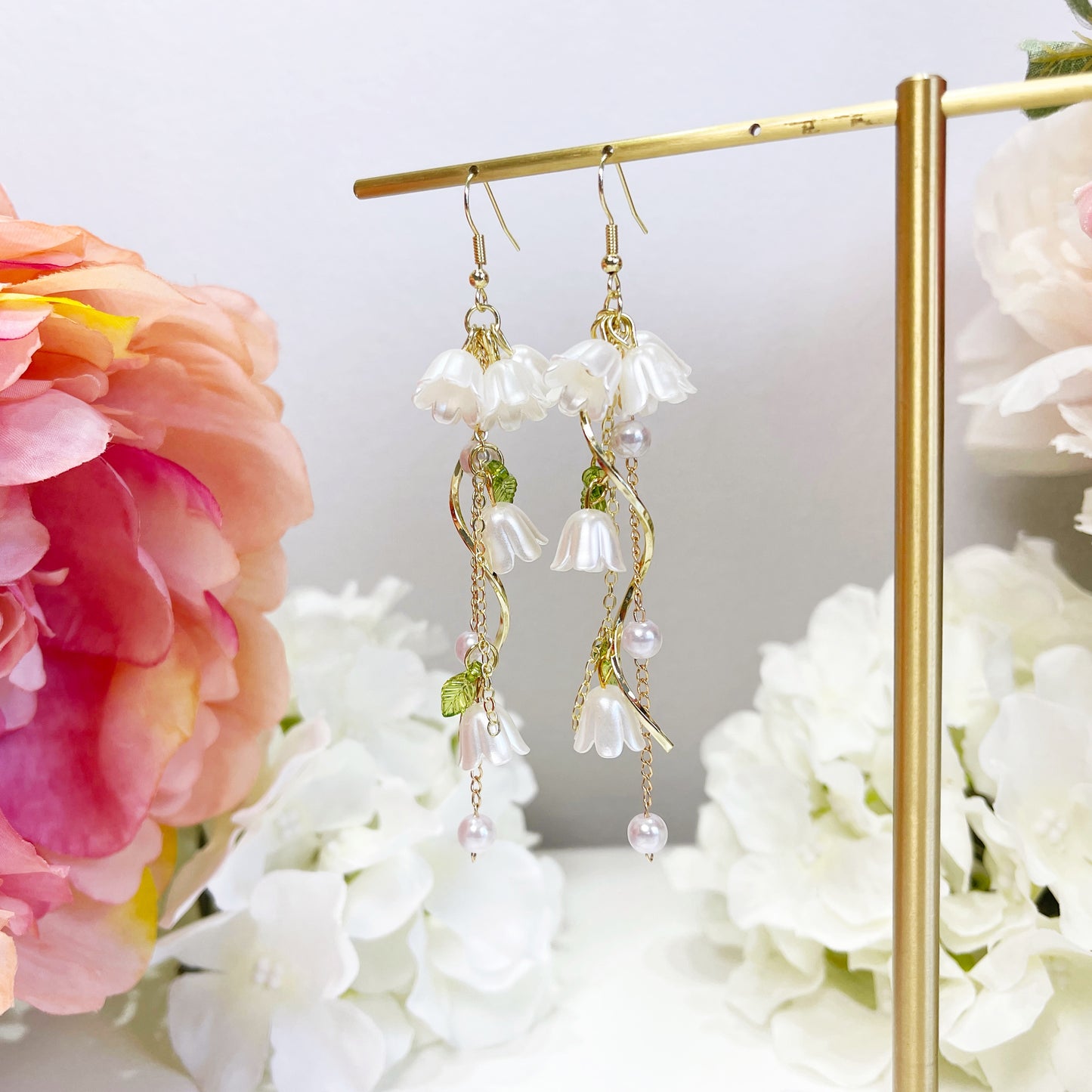 E189 lily of the valley white flower dangle earrings