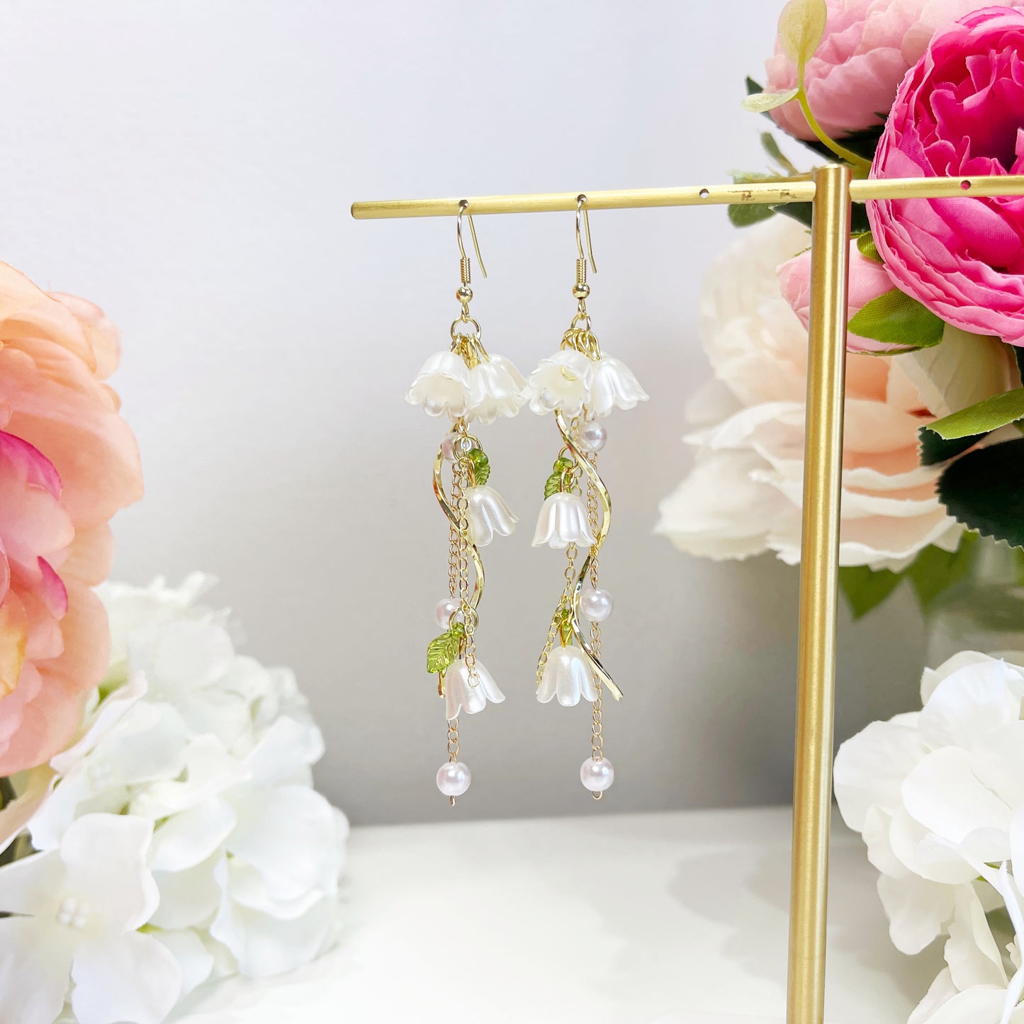 E189 lily of the valley white flower dangle earrings