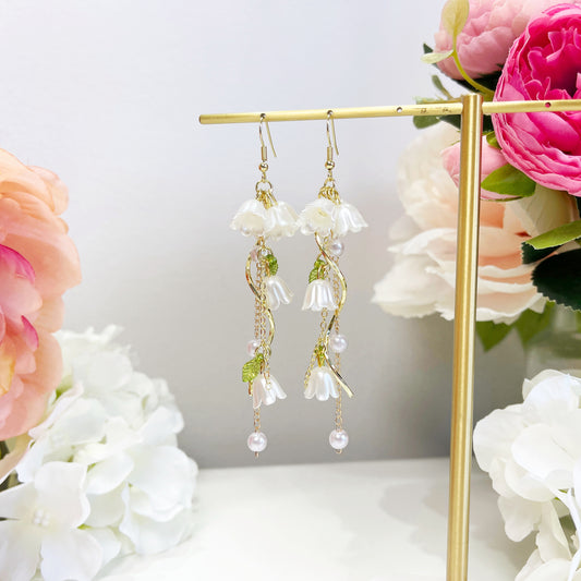 E189 lily of the valley white flower dangle earrings