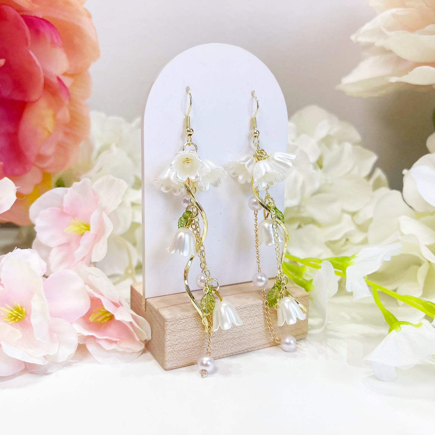 E189 lily of the valley white flower dangle earrings