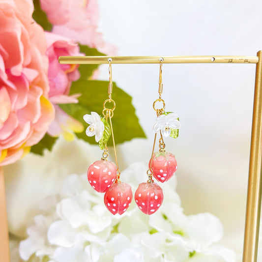 E193 red strawberry daisy flower dangle earrings