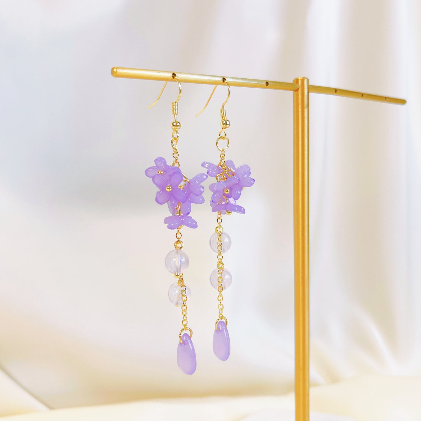 E195 purple lily flower long dangle earrings