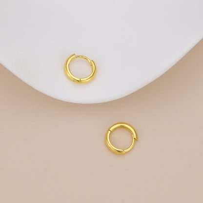 E167 dainty plain huggie hoop earrings