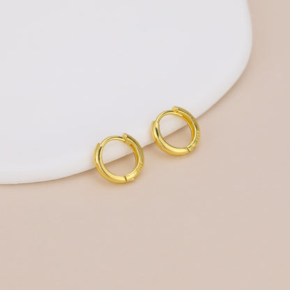 E167 dainty plain huggie hoop earrings