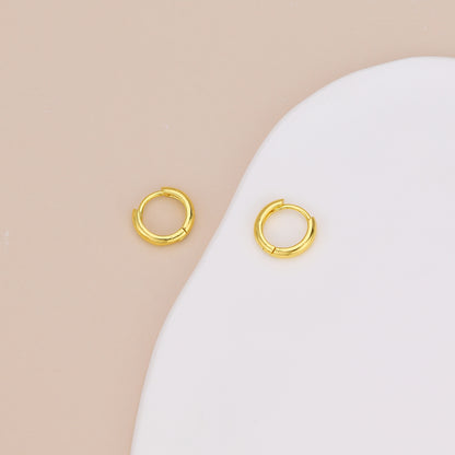 E167 dainty plain huggie hoop earrings