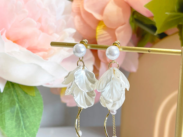 E155 flower dangle earrings, pearl earrings, pearl dangle earrings