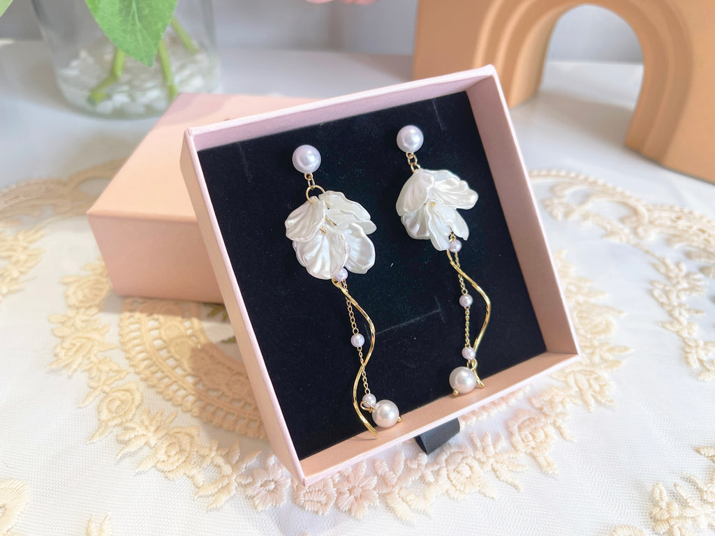 White flower sales dangle earrings