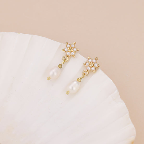 E159 pearl flower dangle earrings