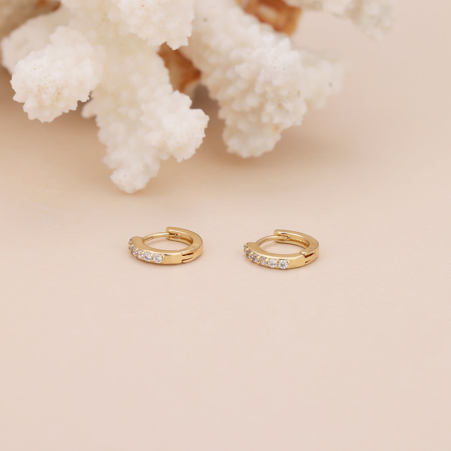 E162 paved dainty huggie hoop earrings