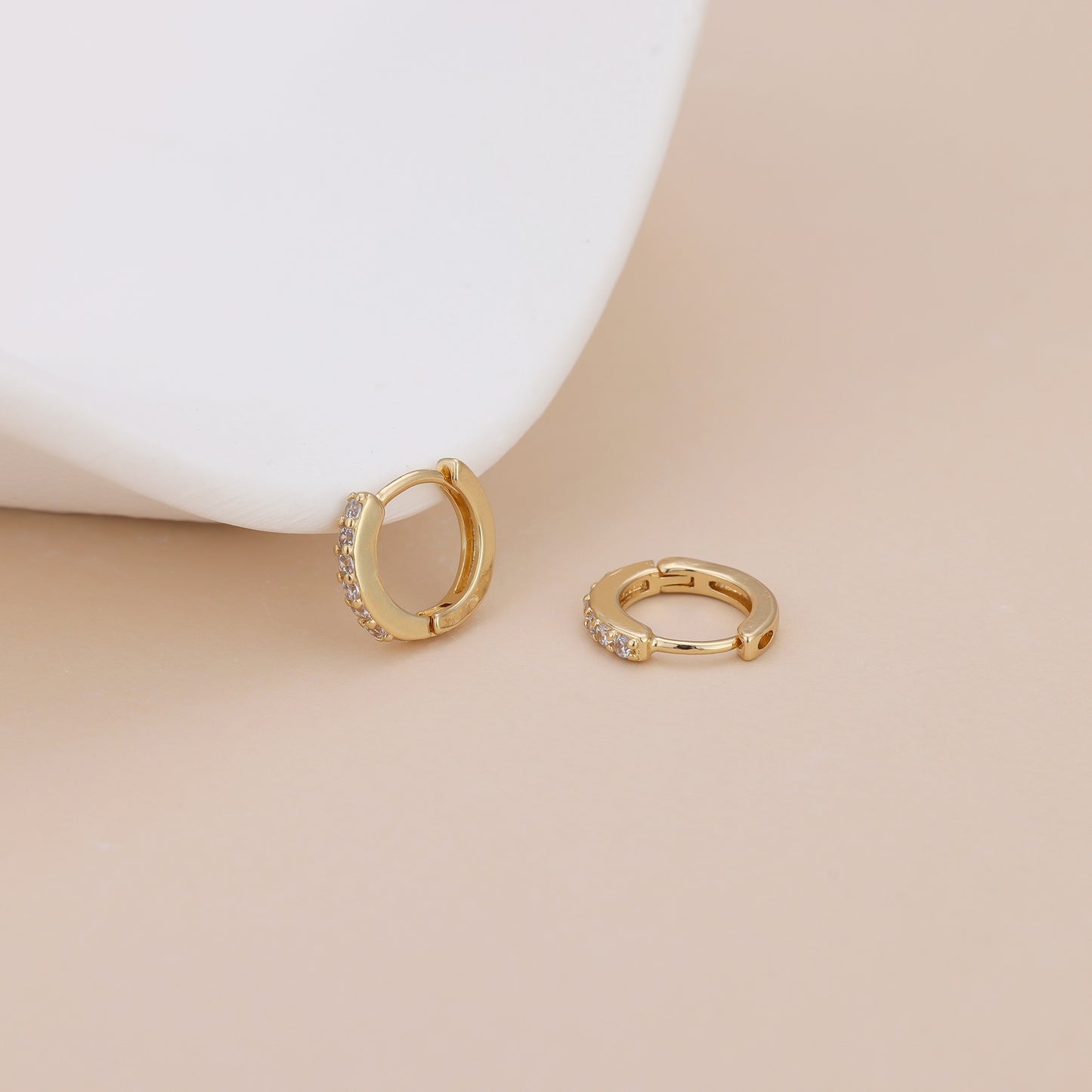 E162 paved dainty huggie hoop earrings